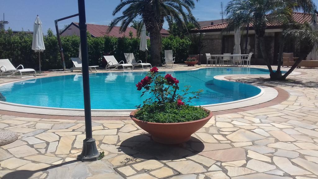 Complesso Turistico Ricettivo L'Oasi Del Golfo Di Salerno Apartman Battipaglia Kültér fotó